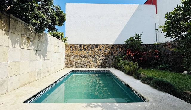 Beautiful secure home with pool, jacuzzi and BBQ. (Suitable for some pets) in Cuernavaca