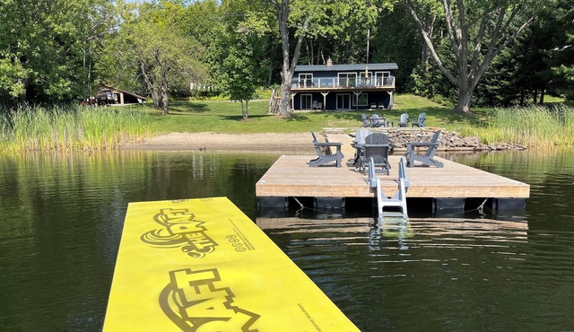 Beautiful Waterfront 4 Season Lake House in Eagle Lake