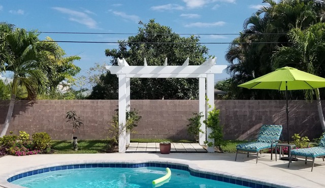 Bike to beach! Heated pool, pet-friendly. Summer 2026 sale! in Naples