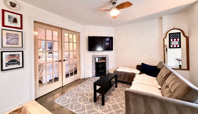 Bright + Private Capitol Hill Retreat + King Bed + Free Parking Permit in Washington