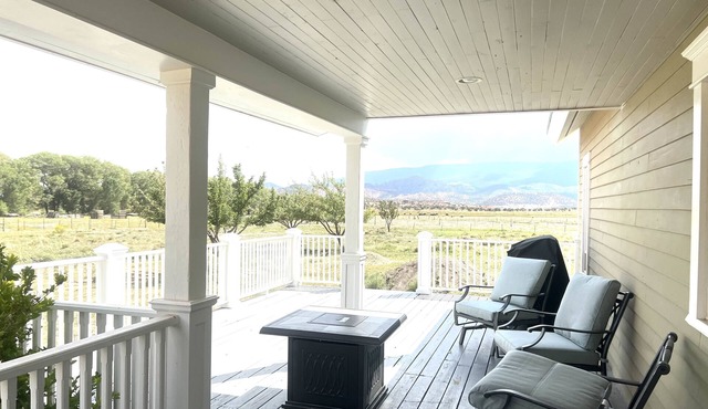 Bucolic views, spacious great room, short walk to center of town! in Torrey