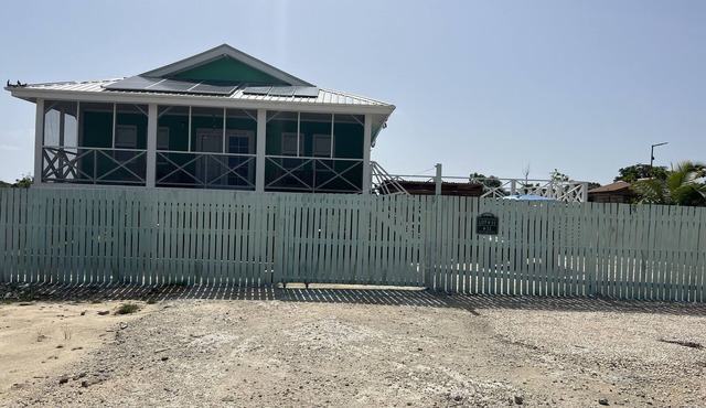 Byron's Belize Dream is a great, cozy house in Belize! A must see! Great pool! in Ambergris Caye