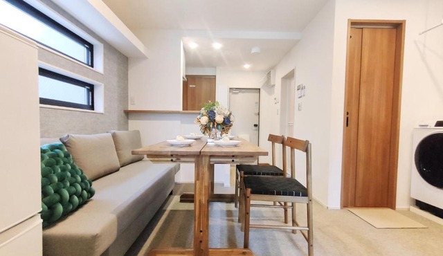 C3 Shibuya new hotel, 2 bedrooms and 1 living room, 7 mins to ST Max 6P 渋谷全新酒店 全新装修 两室一厅 交通中心 车站7分钟 最大6人 直达新宿 涉谷 表参道 品川 池袋 上野 代代木 银座 原宿