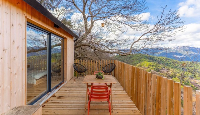 Cabin 'Mirlo Blanco' with Mountain View, Shared Pool and Private Terrace in Málaga