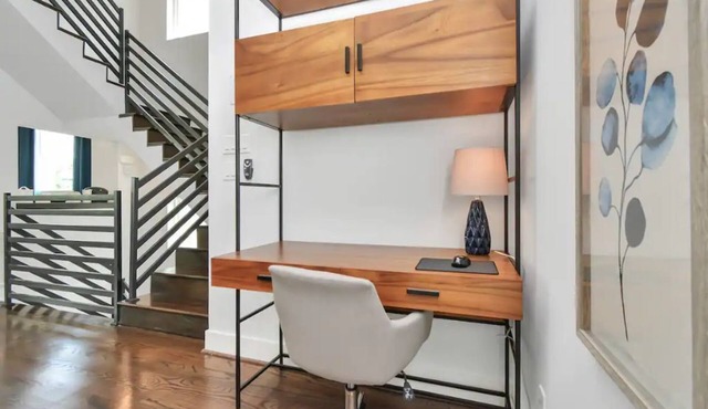 Casa LaBella | Downtown Skyline Views | Sleeps 10 in Houston
