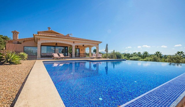 Casa Rogeta - Four Bedroom Villa, Sleeps 8 in Llevant