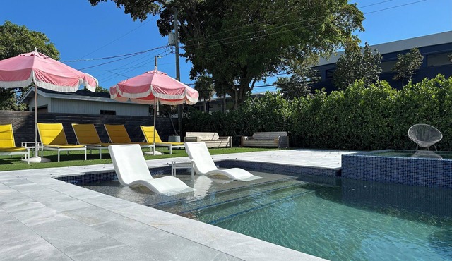 Casa Solea Miami Pool Home w/Workspaces + Master Office & Daybed in Miami