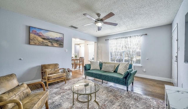 Centrally Located DFW Retreat in Irving