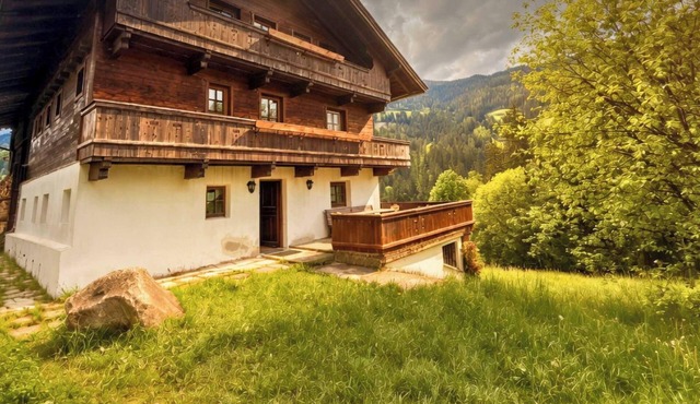 CHALET Naschberg - 5 BR, Terrace & Mountain View in Scheffach
