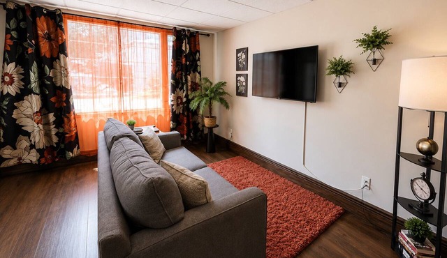 Charming 1BR End Cottage Private Entrance Parking in Swarthmore