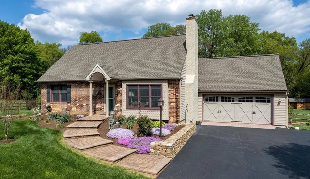 Charming 3-bedroom house in lovely Kennett Square with AC, WiFi in Kennett Square
