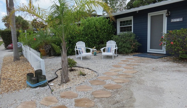 Charming cottage in quiet area, close to beach & bay. in Anna Maria