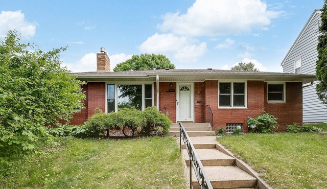 Charming Mid-Century Modern Eco-Friendly Home in Saint Paul