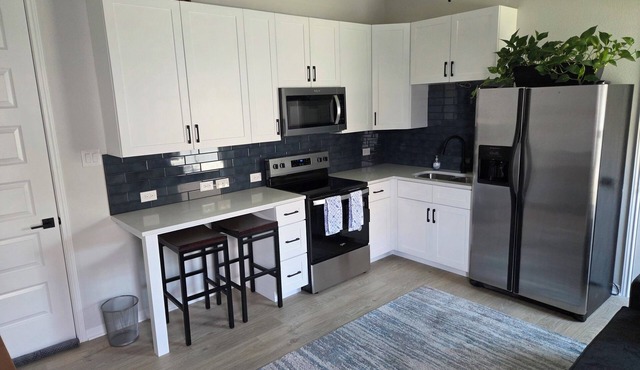 Charming NEW studio in an upscale neighborhood. in Cedar Creek