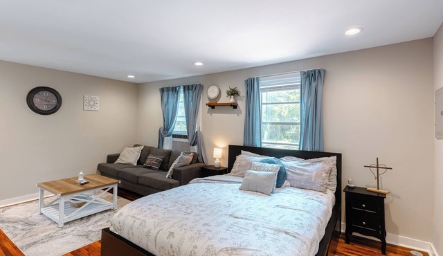 Charming studio in delightful Midtown Mobile with AC in Mobile