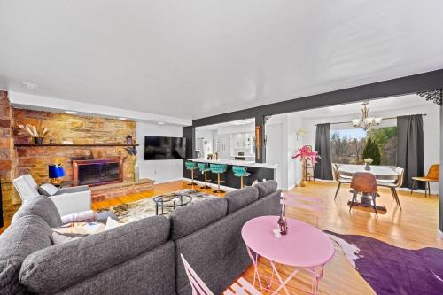 Comfort, Fun, & Charming - 5BR Oasis with Pool in Coatesville