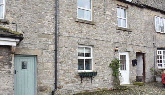 Cosy cottage in the heart of Middleham famous for its horse racing stables. in Leyburn