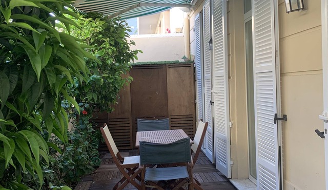 Deux Pièces Meublées Centre de Monaco , en Rez-de-chaussée de Jardin in Monaco