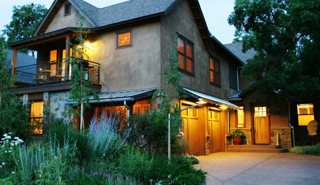 Downtown Carbondale - Walk in and Feel at Home in Carbondale