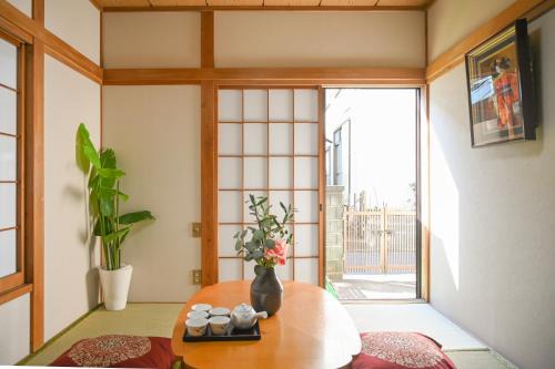 Easy Access to Ueno Asakusa Airport 2 Showers 2 Toilets