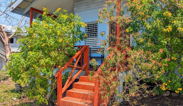 Elle's 2 BR/2 bathroom, home in San Ignacio. Minutes from town & Maya Ruins in Cayo District
