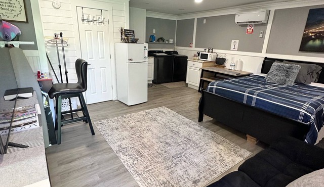 Equipped Studio with Generac back up powered & pet friendly. Hablo espanol in Spring