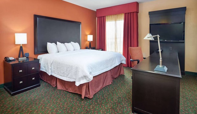 Everything You Need For The Perfect Vacation! Free Parking & Breakfast, Pool! in Waco