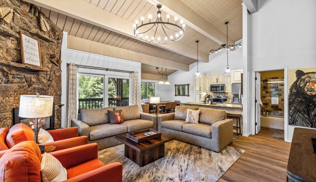 Expansive Condo! Walk to the Slopes! Winter Shuttle! Heated Pool & Hot Tub! in Steamboat