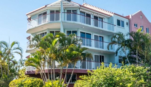 Explorer Cove Unit 6, 31 Kennedy Pde in GOLDEN BEACH