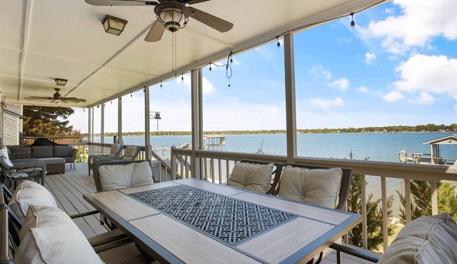 Fall dates available, great house for swimming, fishing & boating. in Mabank