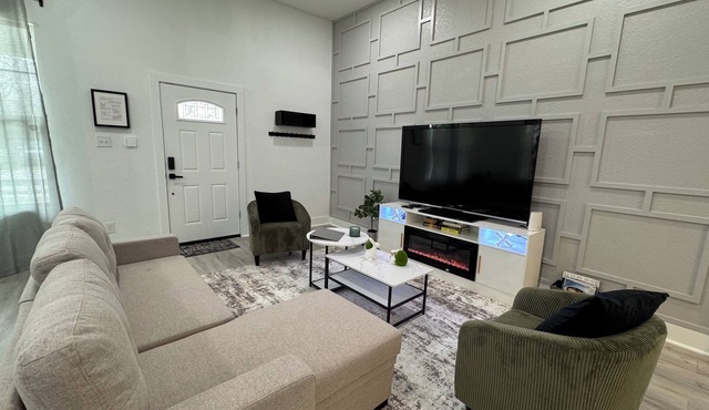Fiesta House 3-bedroom house in Historic Downtown San Antonio in San Antonio