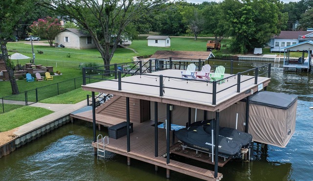 Fire Pit, Lake Views, Blackstone + Private Dock in Mabank