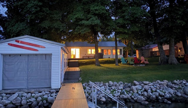 Fish Hook Cabin-Cozy cabin on Lake Osakis with sunsets, fishing & nature abound in Osakis