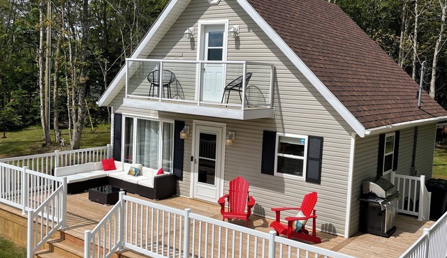 Forest Shore Cottage - peaceful and relaxing location, fire pit, view of water. in Albany