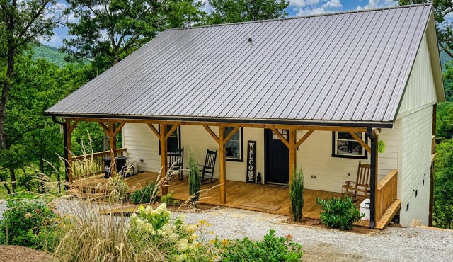 Graceland Mountain Cottage | 10+ Private Acres, On-Site Trails, Hot Tub + Cold Plunge in Franklin