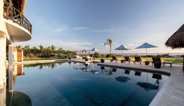 Grand Oceanfront Villa w/Pool & Beach Access in Puerto Escondido