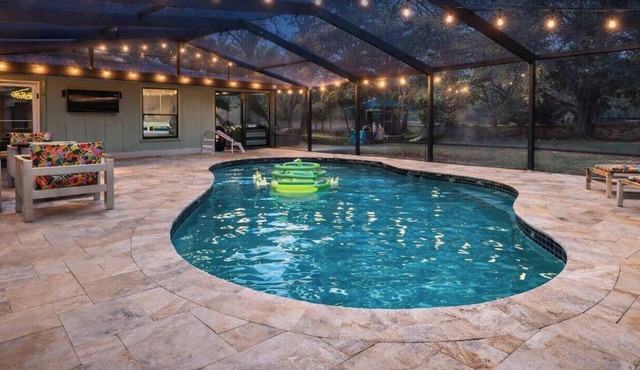 Green Escape · 1-Acre Private Oasis · Screened Pool · 5 Min to Lakewood Ranch in Bradenton