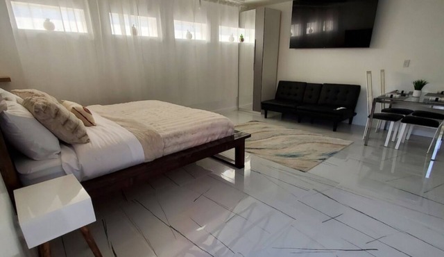 Hideaway Haven: Cozy studio with WiFi, AC in charming Largo in Largo