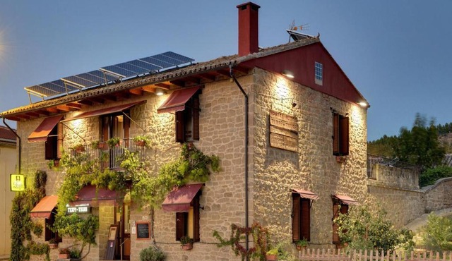 Hostal Rural Txapi Txuri Logis Hotels in Murillo el Fruto
