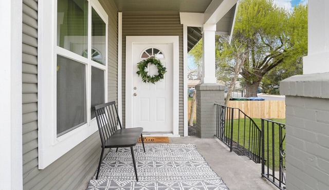 Hot Tub - Jacuzzi - Hays Hideaway - Pet Friendly in San Antonio