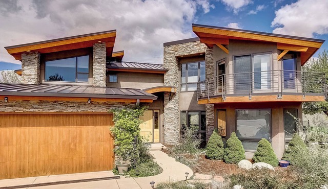 HOUSE LOCATED A QUICK WALK TO PEARL ST, SUNDANCE FILM FESTIVAL RENTAL ONLY in Boulder