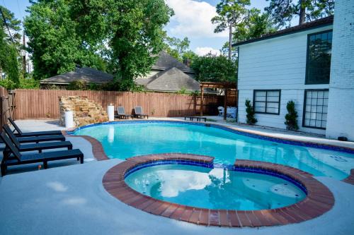 Houston poolside vacation home in Houston