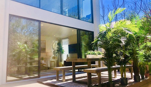 Huge Deck Overlooking Waller Creek & Lush Backyard in Austin