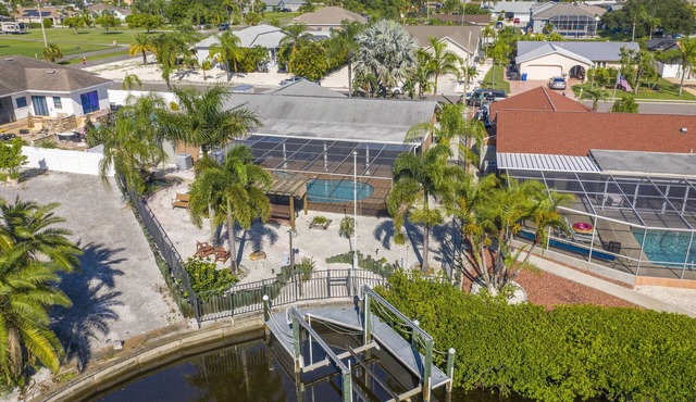 Joyful Waterfront Heated Pool 30d+ discount 3b-2bth full of games in Apollo Beach