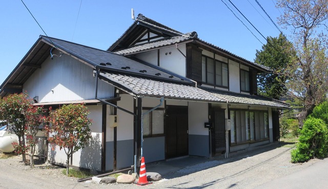 5 minutes from Azumino Interchange! Ideal for families and groups staying together! A private old house that can accommodate up to 14 people in 5 bedrooms! Barbecue available on the terrace!