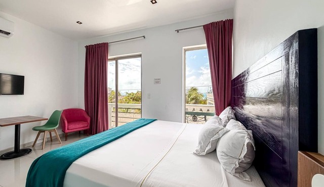 Just steps from downtown with balcony in Isla Mujeres