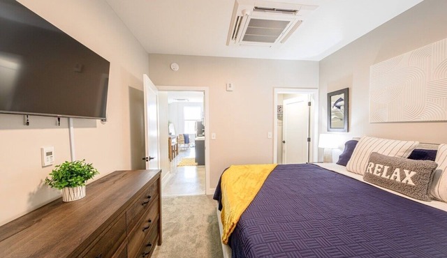 King Bed, Free Parking, Near Stadium in Cincinnati