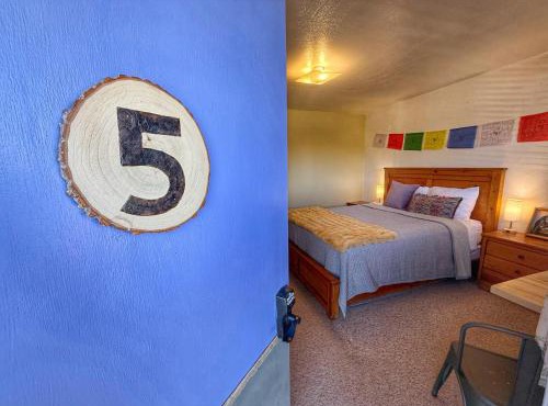 King Five Mokee Motel Pets OK Shared Kitchen in Bluff