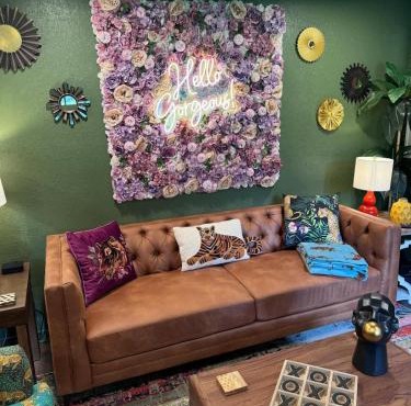 Kitschy Kottage in Expansion