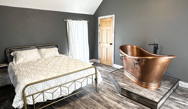 Ladysmith Cozy Cottage - Copper Tub - Waterfront in Ladysmith